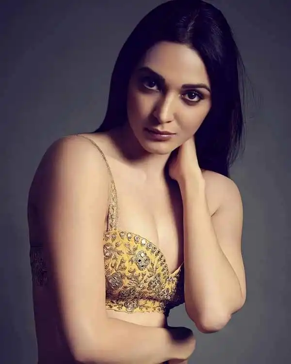Kiara Advani looking hot Kiara Advani Age, Love Life, Wealth, Affairs