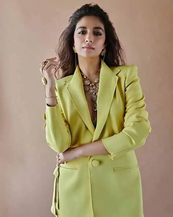 Keerthy Suresh Age, Height, Husband, Movies, Family & Photos