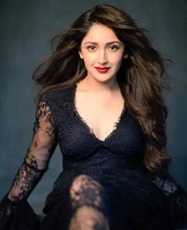Sayyeshaa Saigal Sexy Photo Sayyeshaa Saigal Age, Height, Husband, Movies, Religion & More