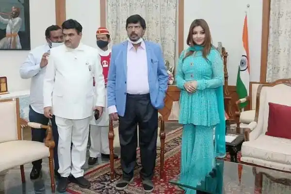 Payal Ghosh And Ramdas Athawale Image Payal Ghosh Age, Height, Boyfriend, Family, Biography & More