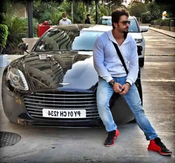 Shalin Bhanot With Car Image Shalin Bhanot Bigg Box 16, Age, Height, Wife, Net Worth & More