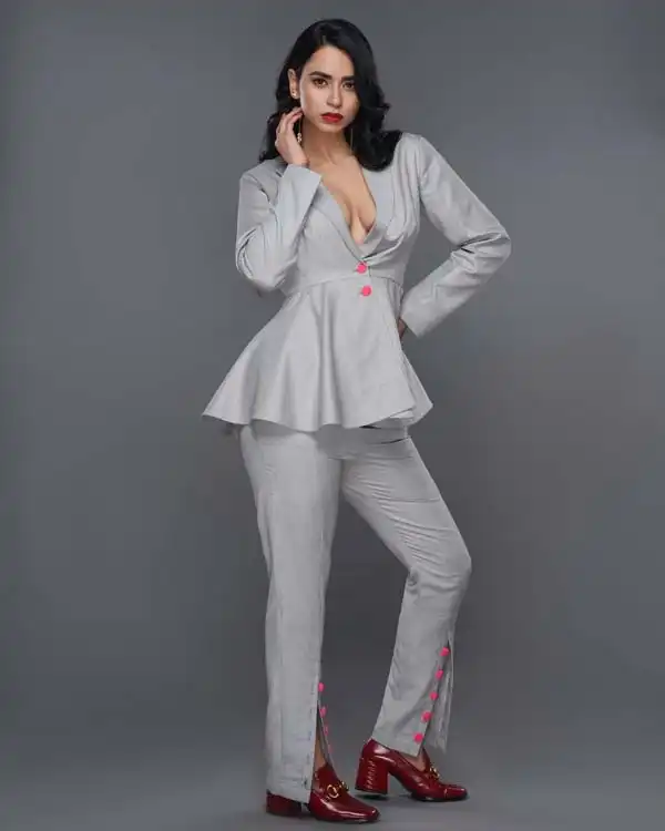 Soundarya Sharma Hot Image soundrya 10