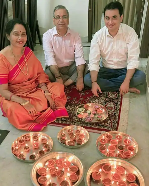 Soundarya Sharma Family Soundarya Sharma Bigg Boss 16, Age, Height, Movies, Songs, Family & More