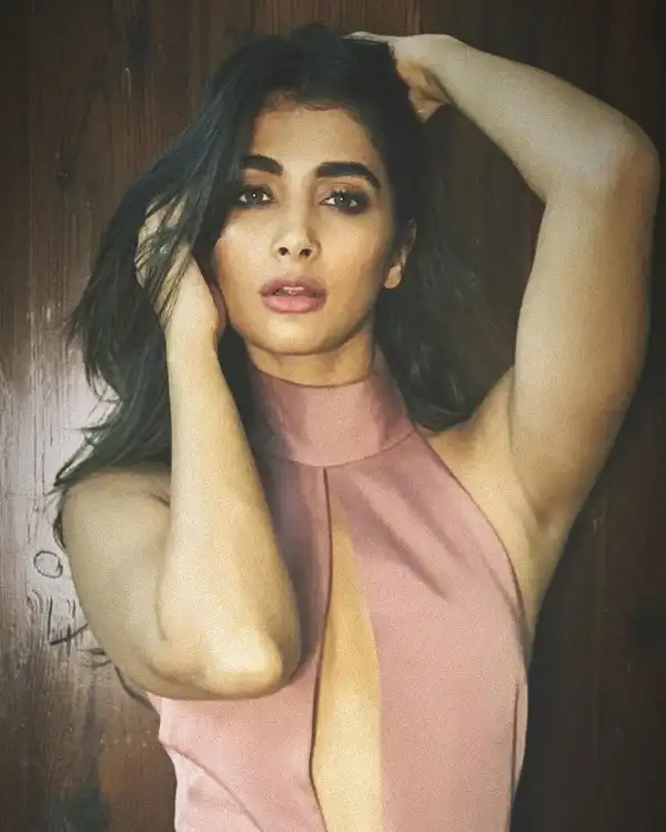 Pooja Hegde Age, Height, Workout, Movies, Dating