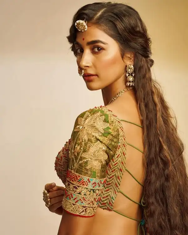 Pooja Hegde Age, Height, Workout, Movies, Dating