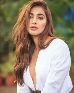 Pooja Hegde Age, Height, Workout, Movies, Dating