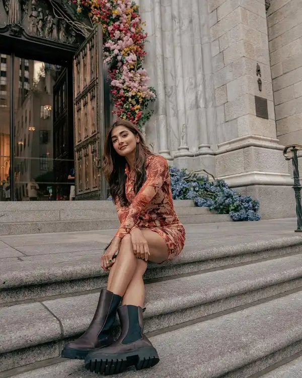 Pooja Hegde Age, Height, Workout, Movies, Dating