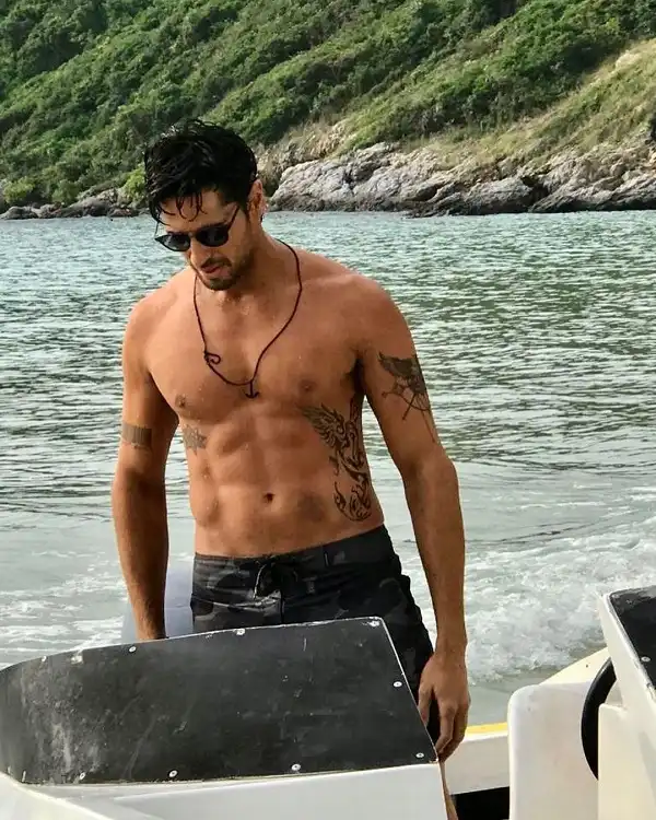 Sidharth Malhotra Age, Height, Movies, Kiara Advani, Father & Net Worth 13 Sidharth Malhotra Age, Height, Movies, Kiara Advani, Father & Net Worth