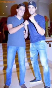 Sidharth Malhotra Age, Height, Movies, Kiara Advani, Father & Net Worth 6 Sidharth Malhotra And Brother