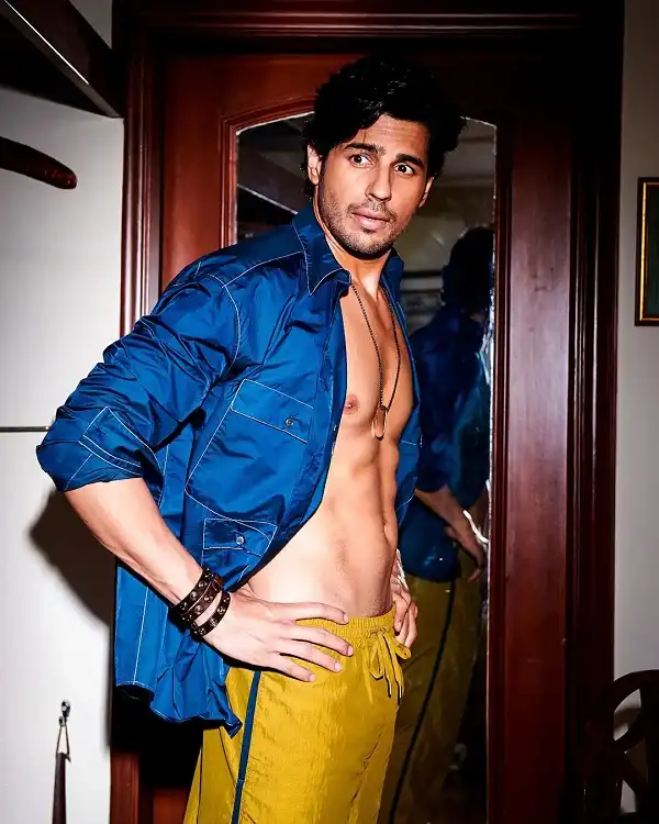 Sidharth Malhotra Age, Height, Movies, Kiara Advani, Father & Net Worth 14 Sidharth Malhotra Age, Height, Movies, Kiara Advani, Father & Net Worth
