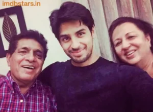 Sidharth Malhotra Age, Height, Movies, Kiara Advani, Father & Net Worth 5 Sidharth Malhotra Mom Dad