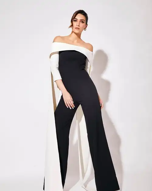 Kriti Sanon Age, Height, Net Worth, Movies List & Much More