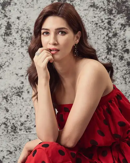 Kriti Sanon Age, Height, Net Worth, Movies List & Much More