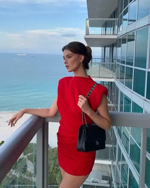 Reese Witherspoon Age, Height, Feet, Hairstyle &  Daughter