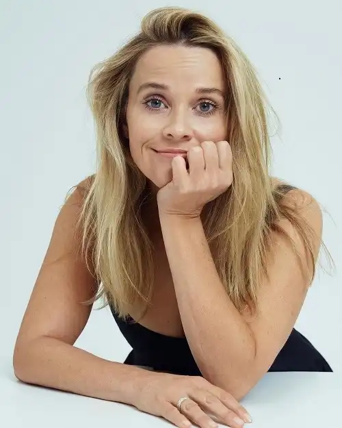 Reese Witherspoon Age, Height, Feet, Hairstyle & Daughter