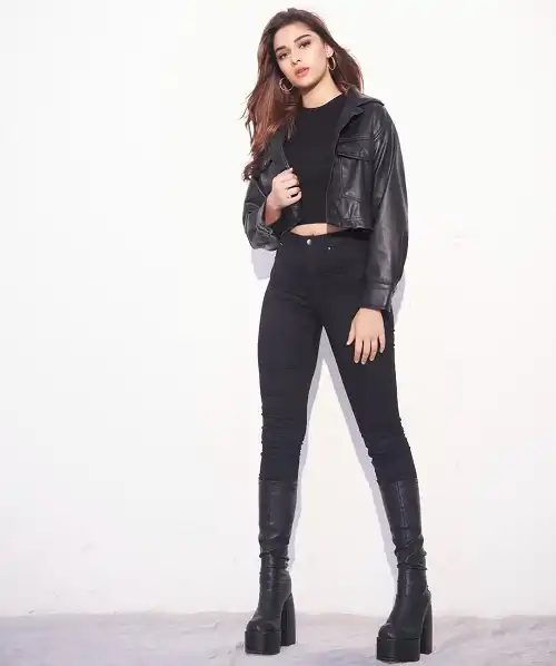 Saiee Manjrekar Photo Saiee Manjrekar Age, Height, Father, Movies List & Much More