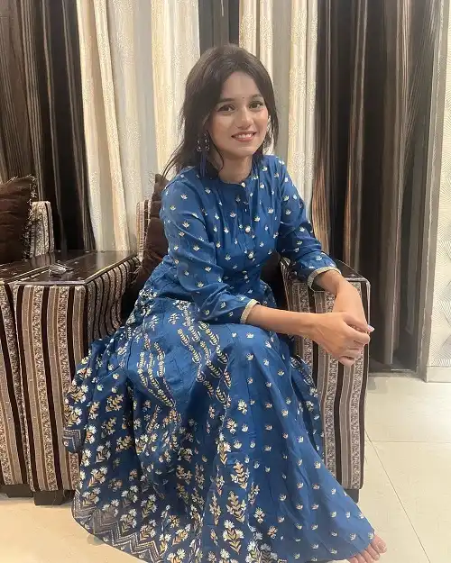 Shivani Dubey Journalist, Age, Marriage, Parents & Biography