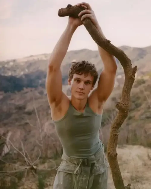 Hunter Doohan Height, Age, Husband, Movies And TV Shows