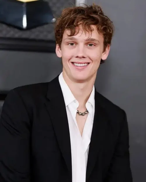 Hunter Doohan Height, Age, Husband, Movies And TV Shows