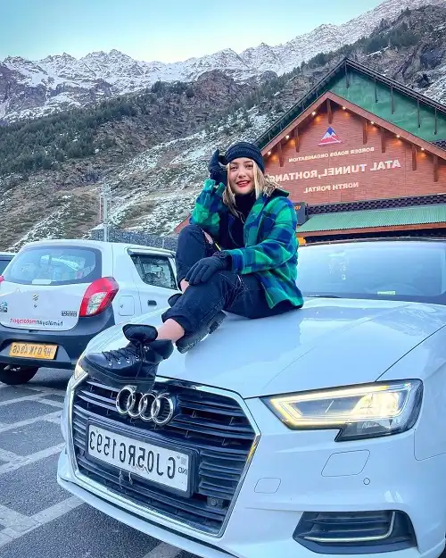 Aashika Bhatia Age, Height, Serials, Boyfriend & Biography