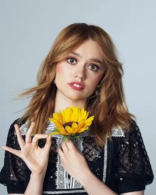 Aimee Lou Wood Cute Image Aimee Lou Wood Age, Height, Series, Bf, Cabaret & Biography