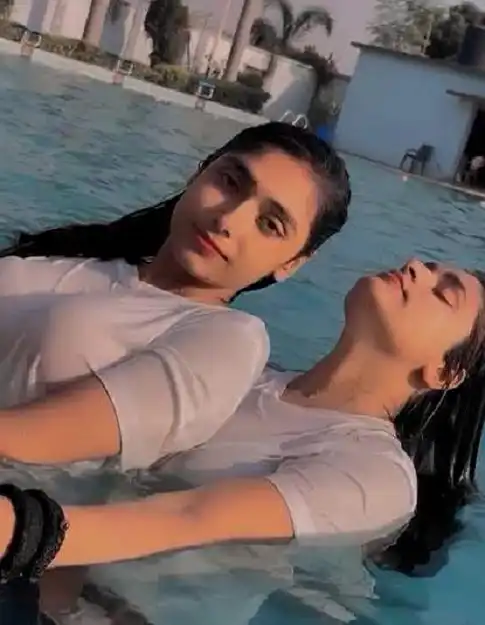 Aina Asif (Pakistani Actress) Age, Viral, Sister &  Biography