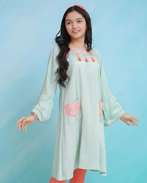 Aina Asif (Pakistani Actress) Age, Viral, Sister &  Biography