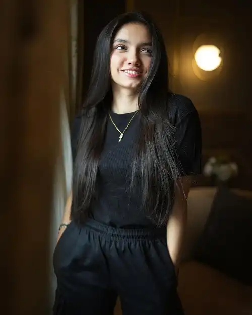 Aina Asif (Pakistani Actress) Age, Viral, Sister &  Biography