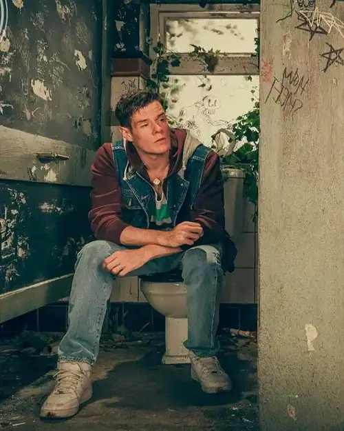 Connor Swindells Age, Height, Sex Education & Biography