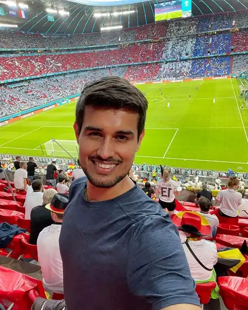 Dhruv Rathee (YouTuber) Age, Net Worth, Wife, Religion & Bio