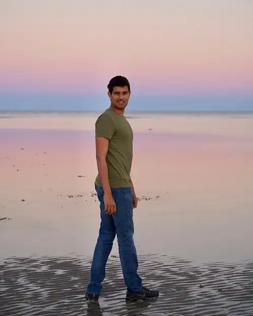 Dhruv Rathee (YouTuber) Age, Net Worth, Wife, Religion & Bio