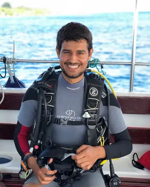 Dhruv Rathee (YouTuber) Age, Net Worth, Wife, Religion & Bio