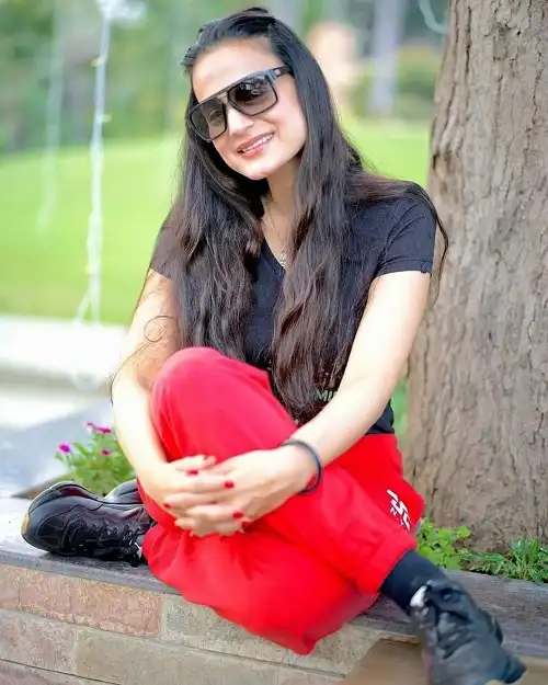 Ameesha Patel Age, Height, Husband, Marriage, Movies & Biography