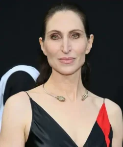 Bonnie Aarons Height In Feet, Age, Young, Makeup & Biography