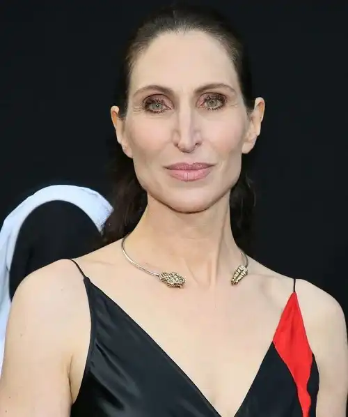 Bonnie Aarons Height In Feet, Age, Young, Makeup & Biography