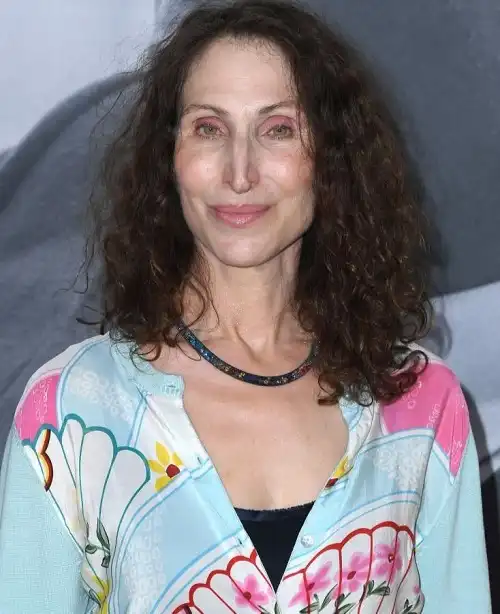 Bonnie Aarons Height In Feet, Age, Young, Makeup & Biography