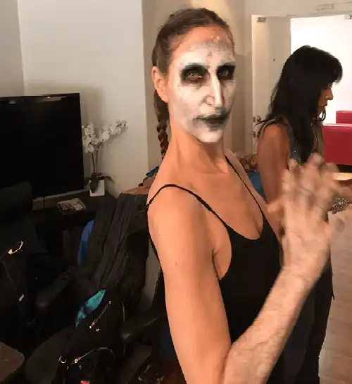 Bonnie Aarons Height In Feet, Age, Young, Makeup & Biography