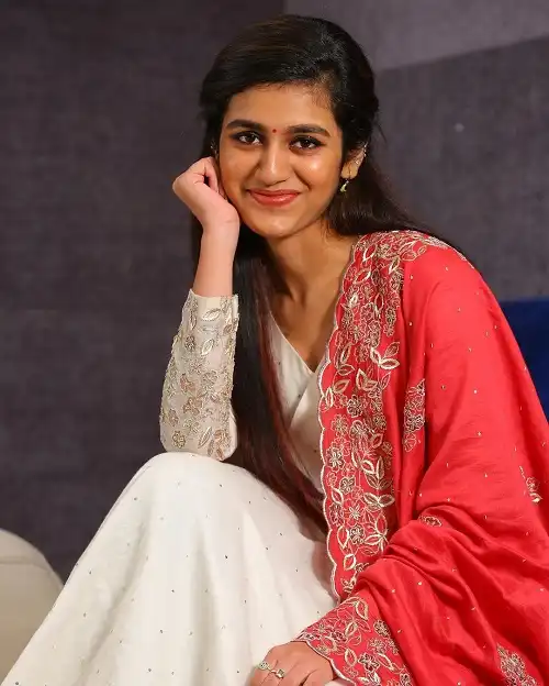 Priya Prakash Varrier Age, Height, Relationship & Biography