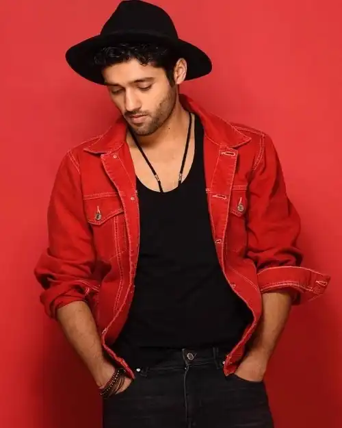 Utkarsh Sharma Age, Height, Father, Movies, Gf & Biography