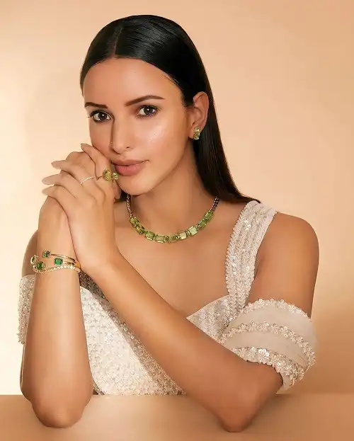 Tripti Dimri Age, Height, Boyfriend, Net Worth & Biography