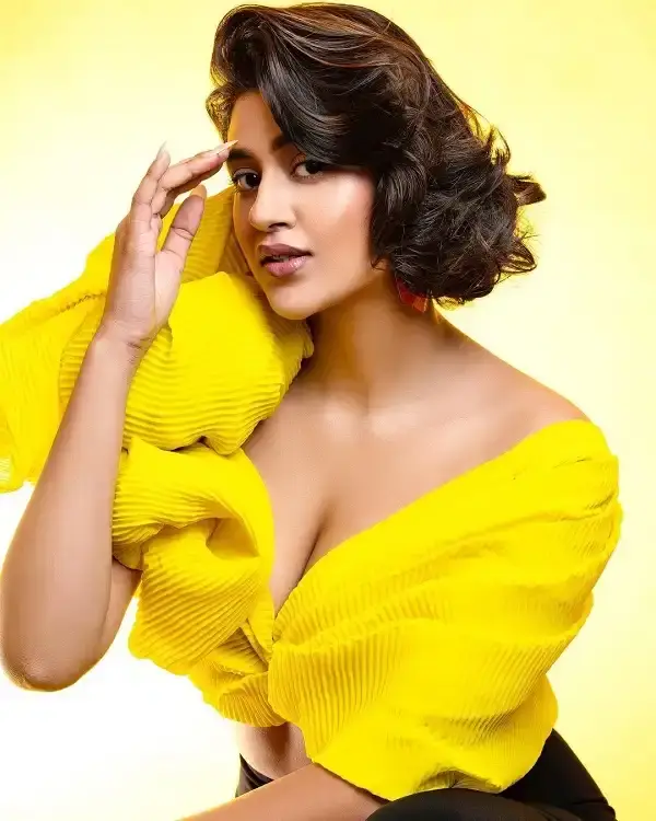 Anjali Arora Age, Instagram, Viral Video, News, Salary & More