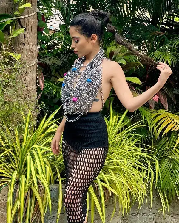 Urfi Javed Age, Height, Father, Sister, Dress, Pic, Serials, Dance & More