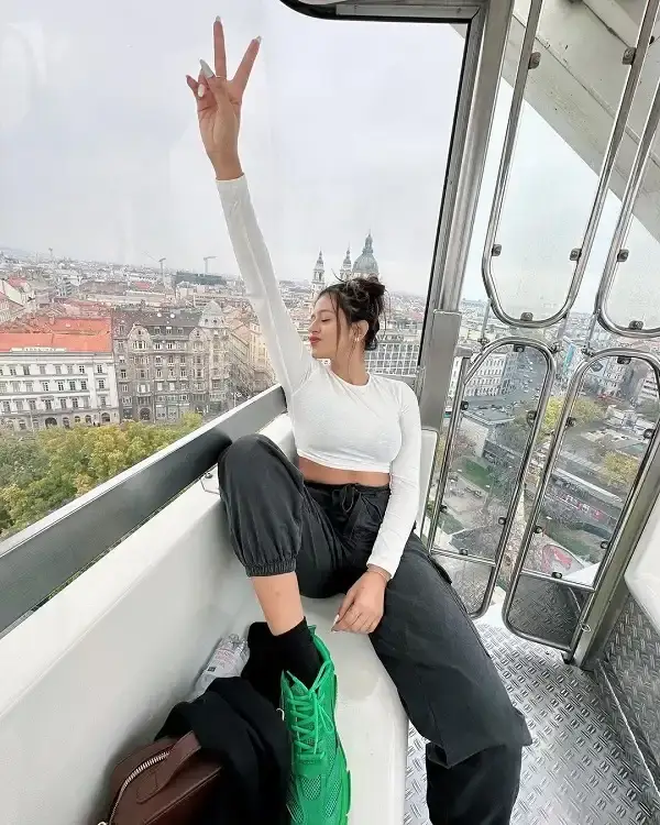 Anjali Arora Age, Instagram, Viral Video, News, Salary & More