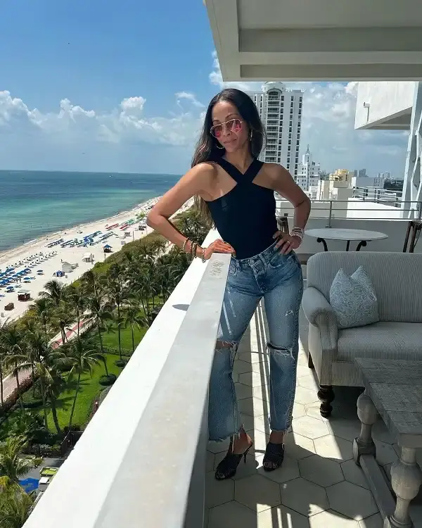 Zoe Saldana Age, Height, Twin Sister, Kids, Husband, Net Worth & More