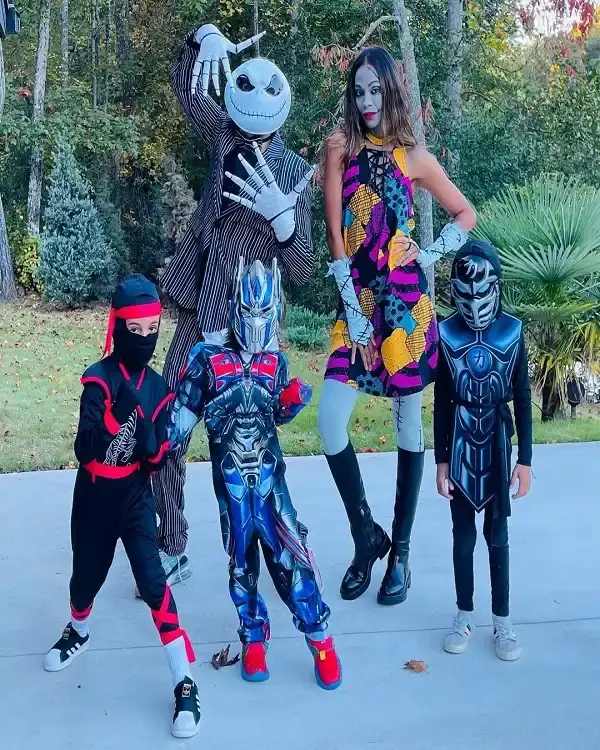 Zoe Saldana Age, Height, Twin Sister, Kids, Husband, Net Worth & More