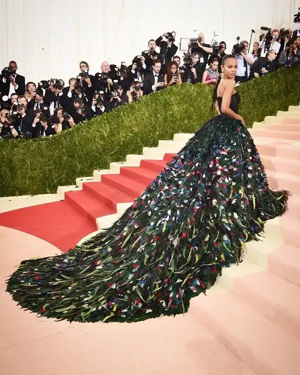 Zoe Saldana Age, Height, Twin Sister, Kids, Husband, Net Worth & More